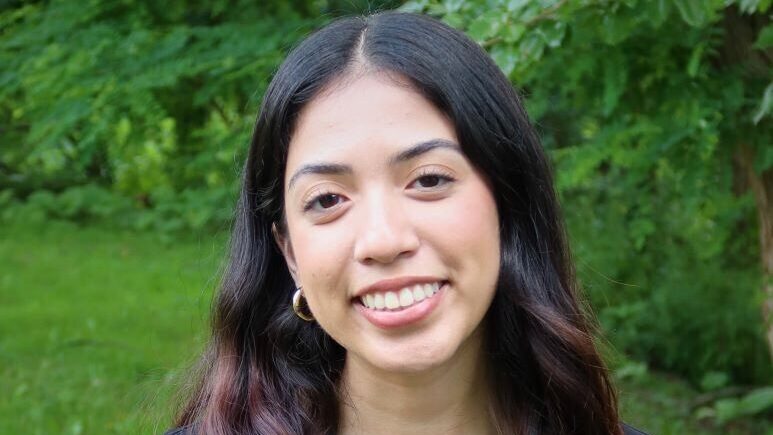 Headshot of Andrea Flores.